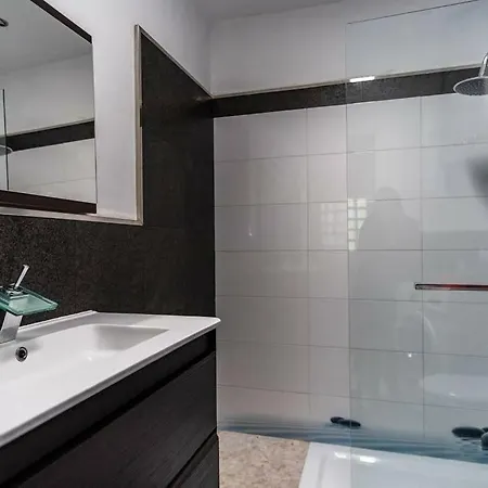 بيت للعطل Light & Spacious Penthouse *terrace *amazing Views لا أوروتافا