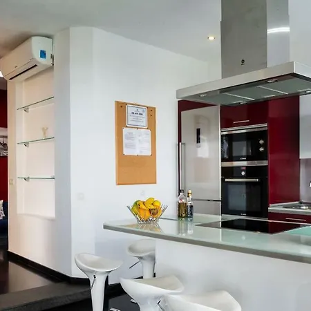 Light & Spacious Penthouse *terrace *amazing Views لا أوروتافا